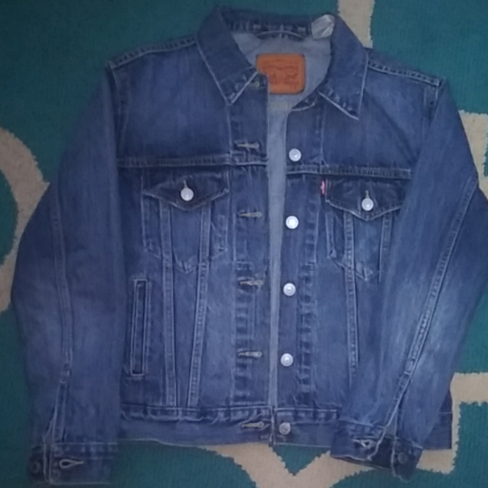 Levi's trucker medium wash denim jacket
